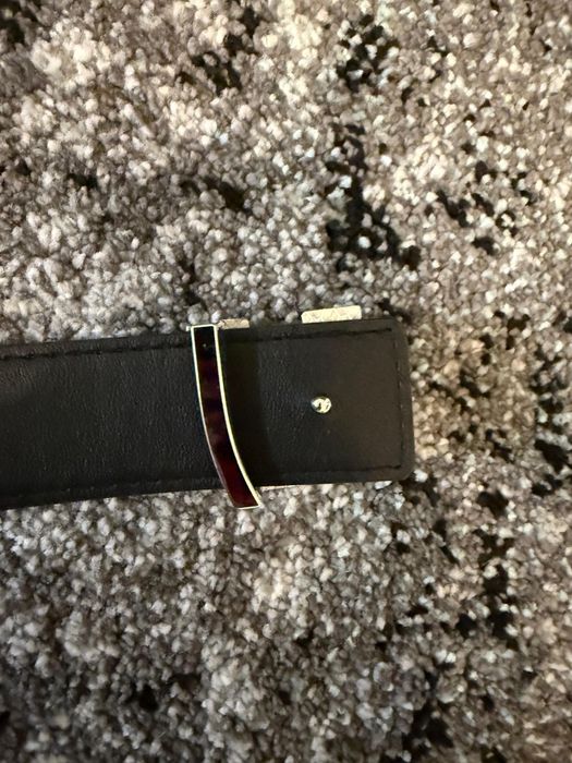 Pasek srebrnego koloru