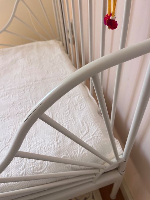 Cama branca ikea ferro