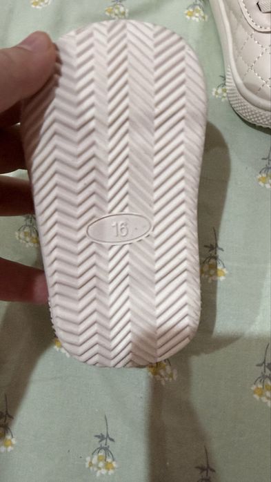 Дитячі кросівки