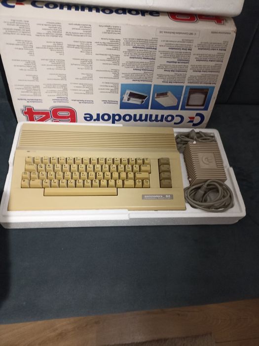 Komputer Commodore 64 pakiet w opakowaniu .