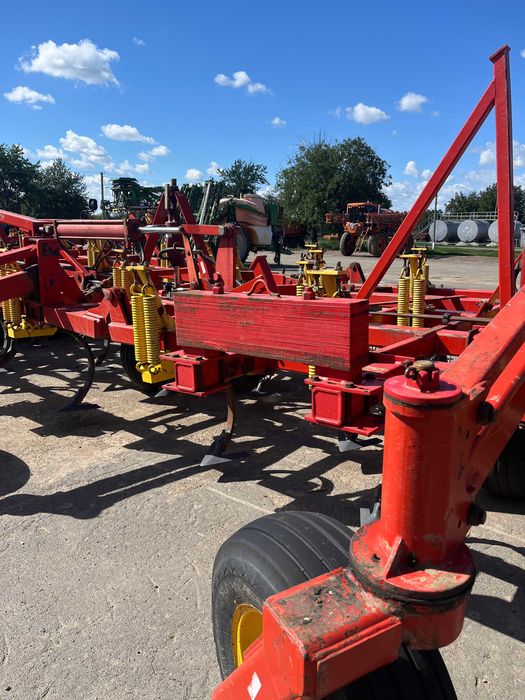 Культиватор суцільного обробітку Bourgault 8810-35 (18 м)