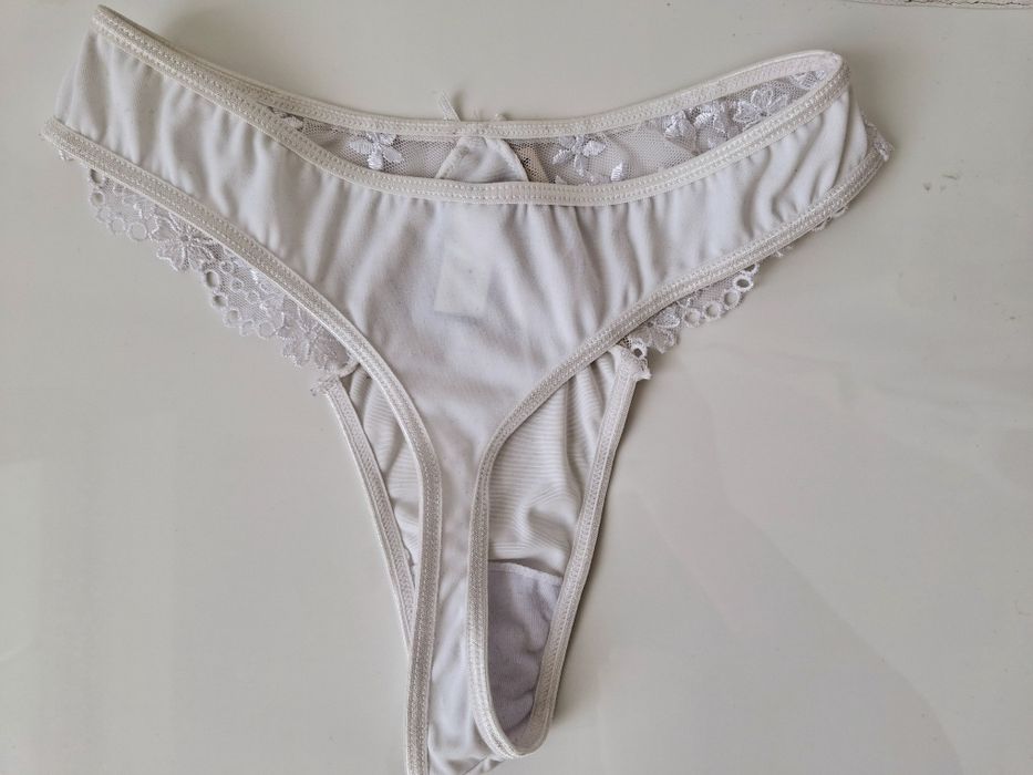 Białe majtki stringi z koronką xs 34