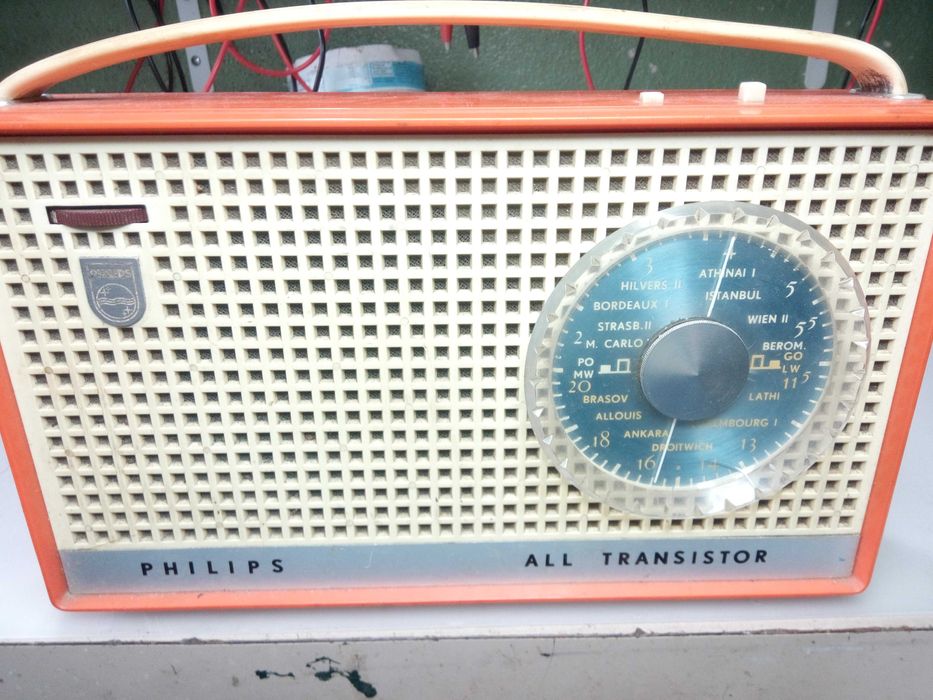 Rádio Portátil a Pilhas Antigo