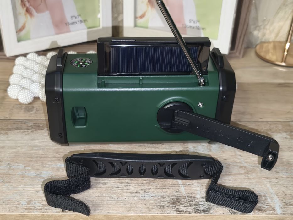 Радіо приймач -ліхтар ,павербанк