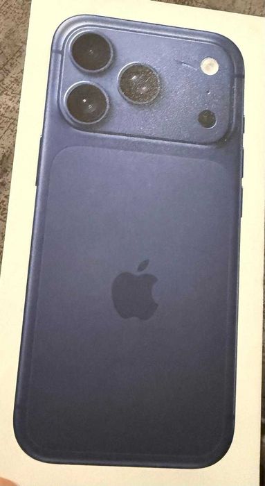 iPhone 17 Pro 512GB, cor Azul, completamente novo, nunca utilizado e ainda com a caixa original selada de fábrica.