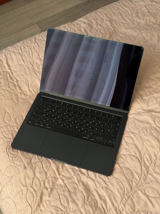 Продам Apple MacBook Air M4