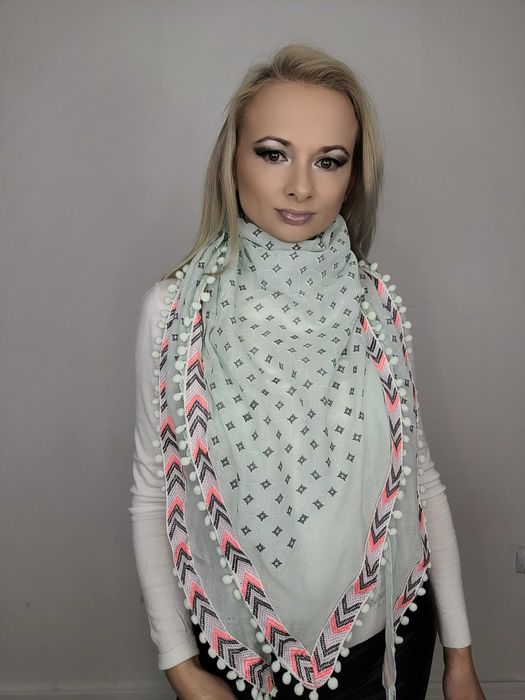 NOWY Szal chusta szalik damski wiosenny BOHO z frędzlami TU RÓŻ