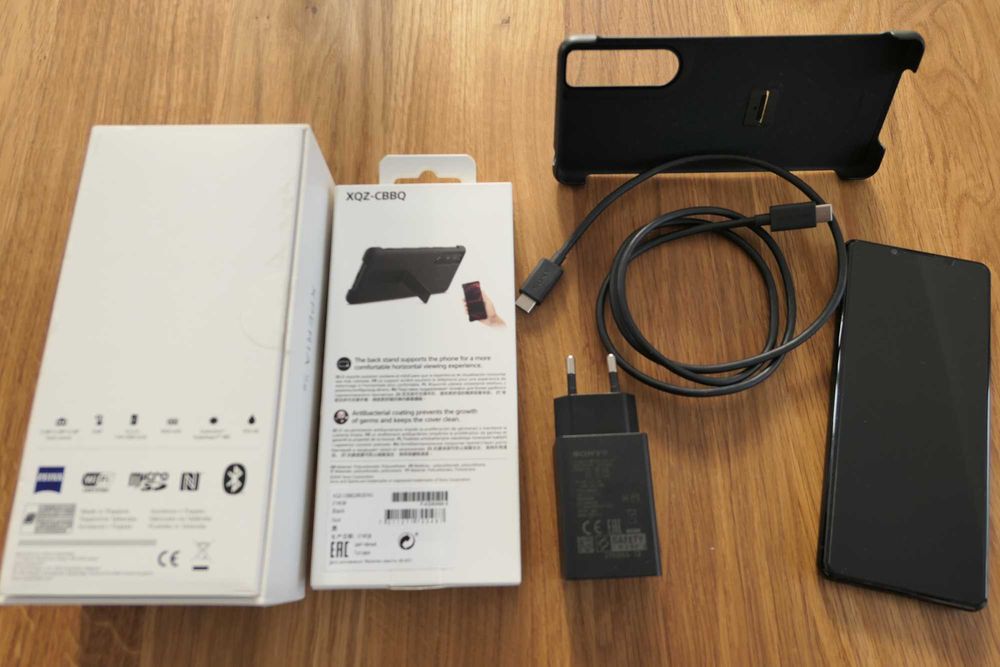 Smartfon Sony Xperia 5 III czarny + ładowarka + oryg. etui XQZ-CBBQ