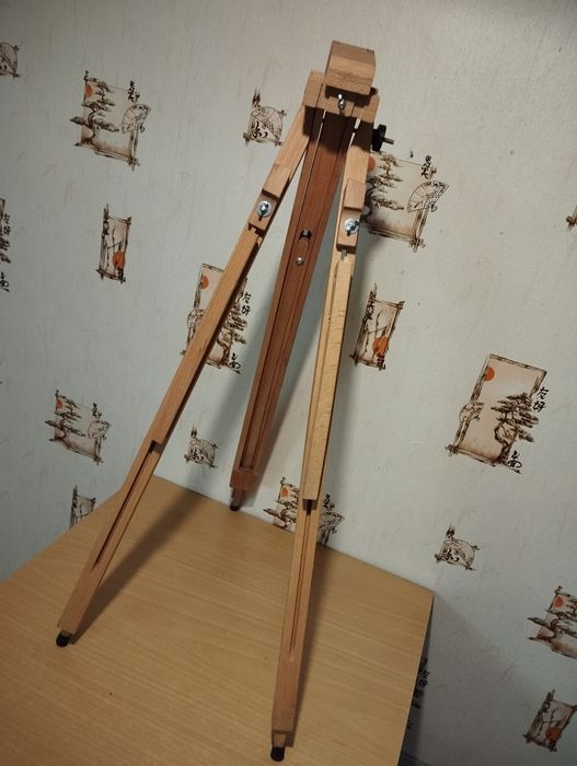 Мольберт для рисования складной.