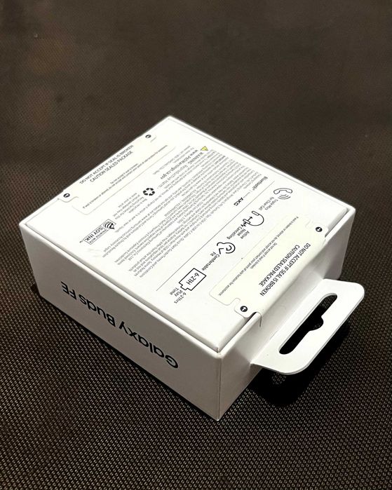Auriculares Samsung Galaxy Buds FE, novos em caixa selada.
