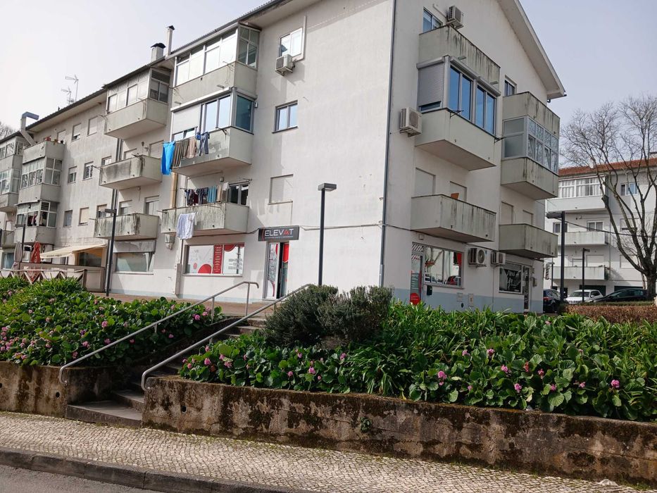 Loja com 95m2, Bairro das Mesuras, Viseu