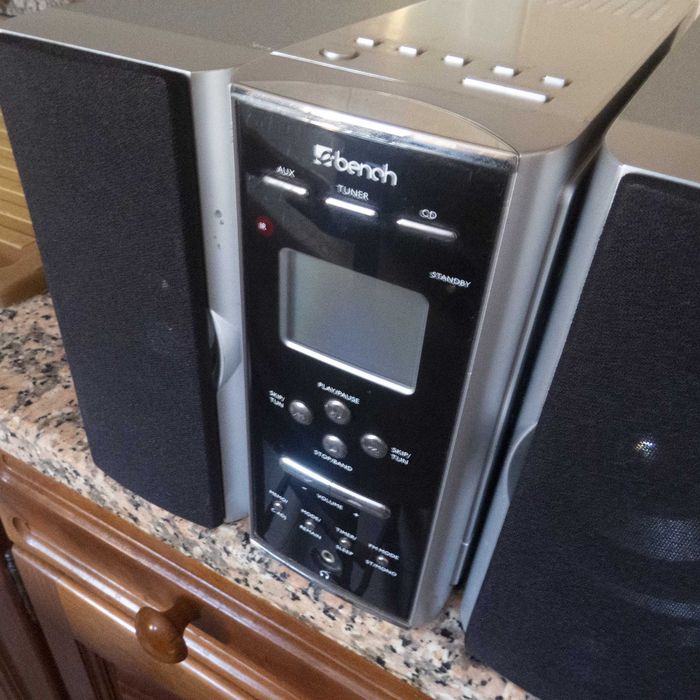 Rádio + Colunas Bench KH 2233!