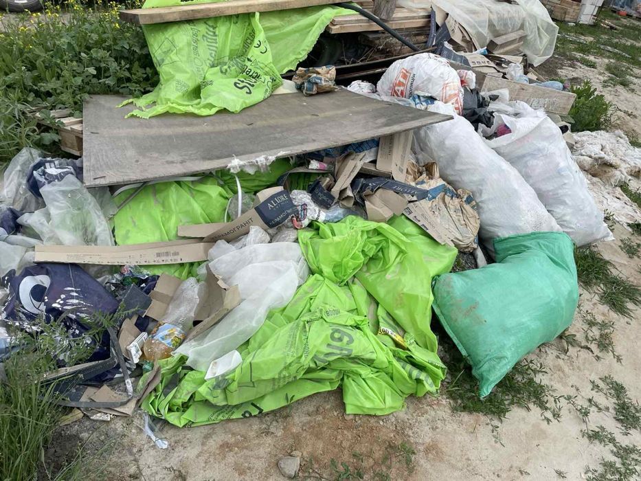 Вивіз будівельно сміття мотлоху меблів гілок трави Старі Петрівці
