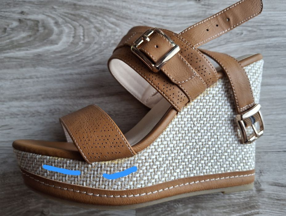 Sandały na koturnie firmy Graceland