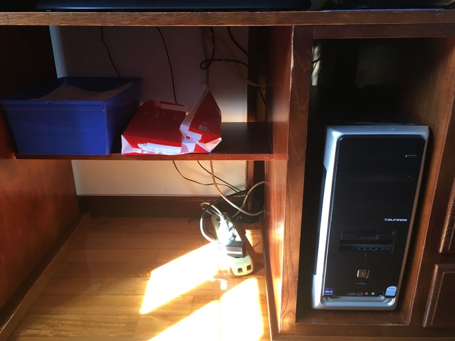 Secretária em Carvalho maciço como nova