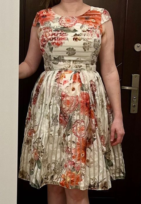 Sukienka wizytowa 44 w kwiaty za kolano