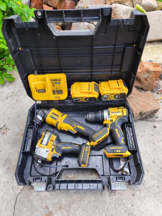 Б/У Набор аккумуляторного инструмента 4в1 в стиле  DeWalt гайковёрт,болгарка, шуруповёрт. 2 АКБ + зарядная станция