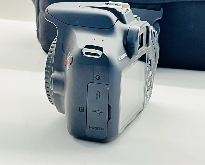 Máquina fotográfica Canon EOS 1300D (T6) Wi-Fi & NFC