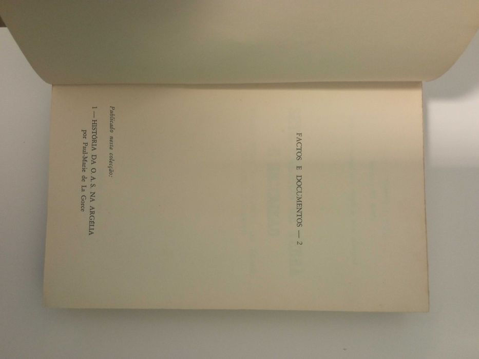 1a edição: Sete palmos de terra e um caixão, de Josué de Castro