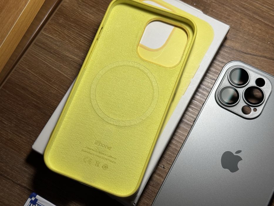 Чохли iPhone 13 Pro, майже нові!