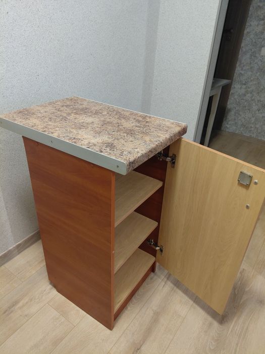 Кухонні тумбочки різні