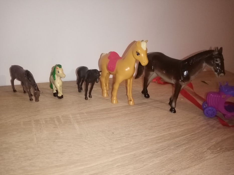 Sprzedam ZESTAW FIGUREK (różnych)