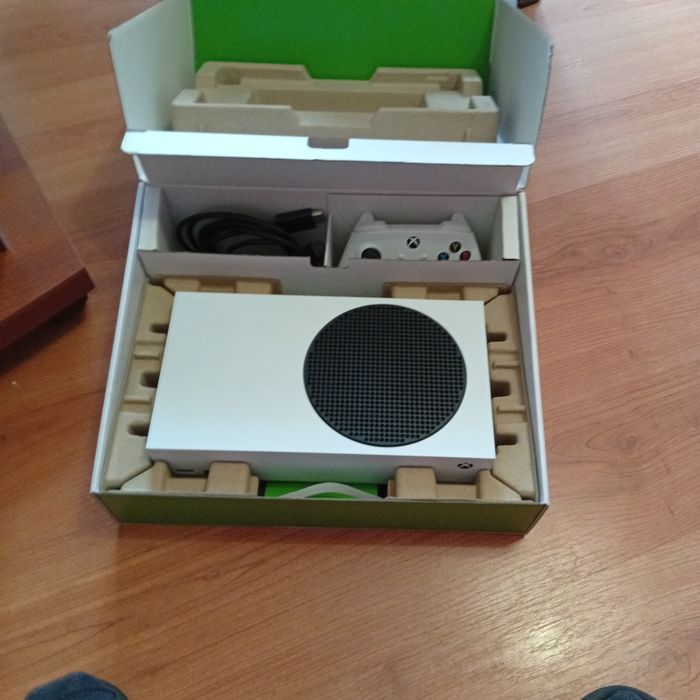 Xbox series's  продам  .