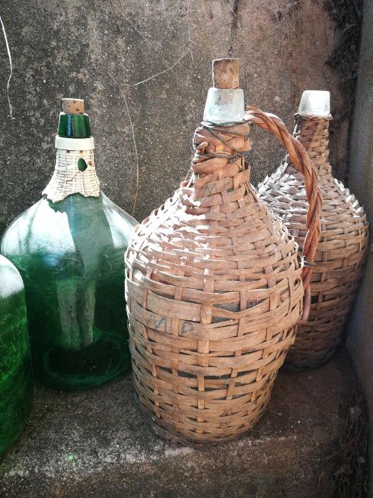 Garrafões de vidro antigos