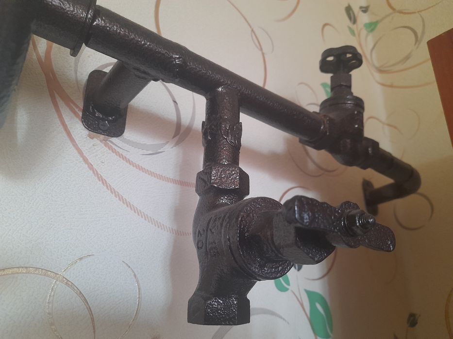 Кран декоративный на стену.