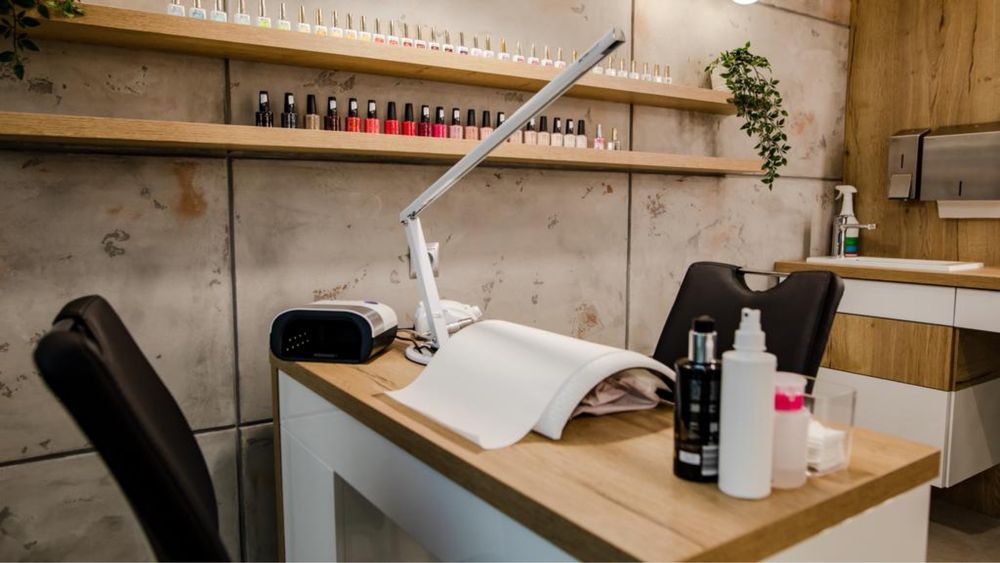 Współpraca / Wynajem stanowisk manicure i pedicure