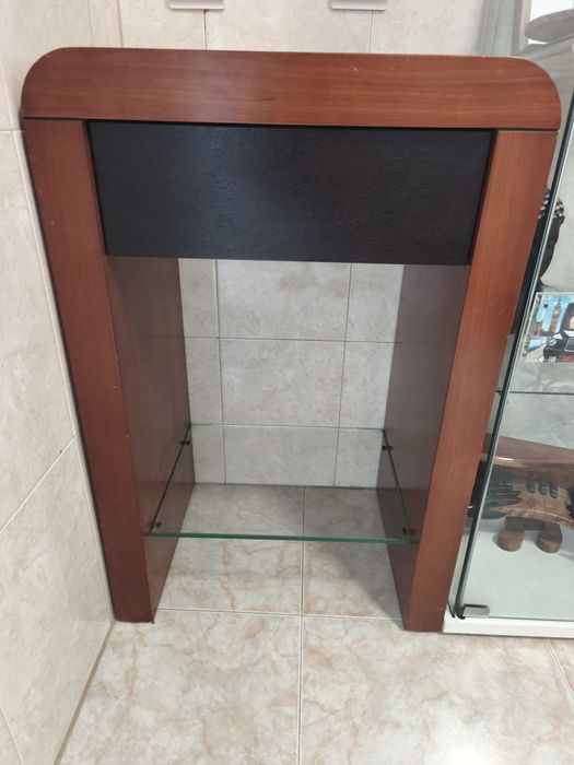 Dois móveis de entrada em cerejeira.