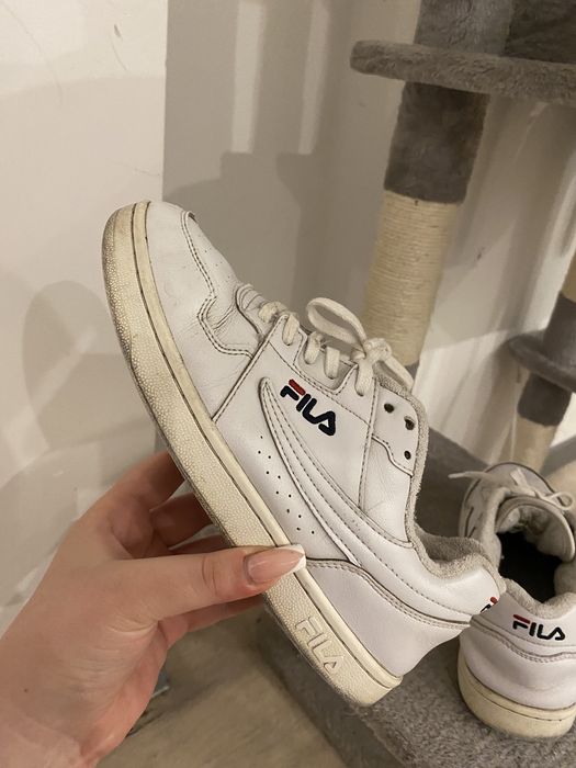 Białe buty Fila