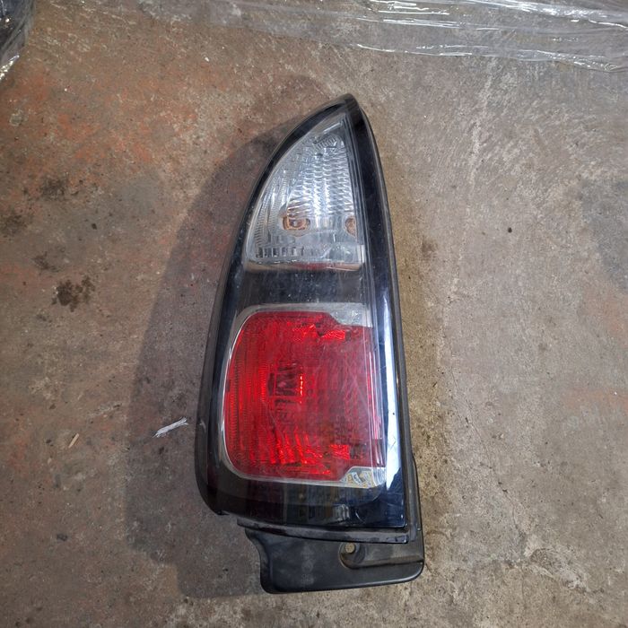 Lampa lewy tył citroen c3 picasso