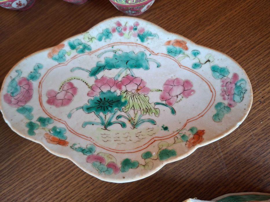 Porcela chinesa antiga - Chinese Porcelain Famille Rose - Late 19th C. Qing