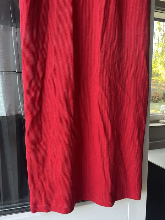 Sukienka dopsowana czerwona golf prążek zara.