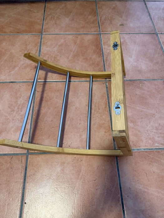 Toalheiro de madeira