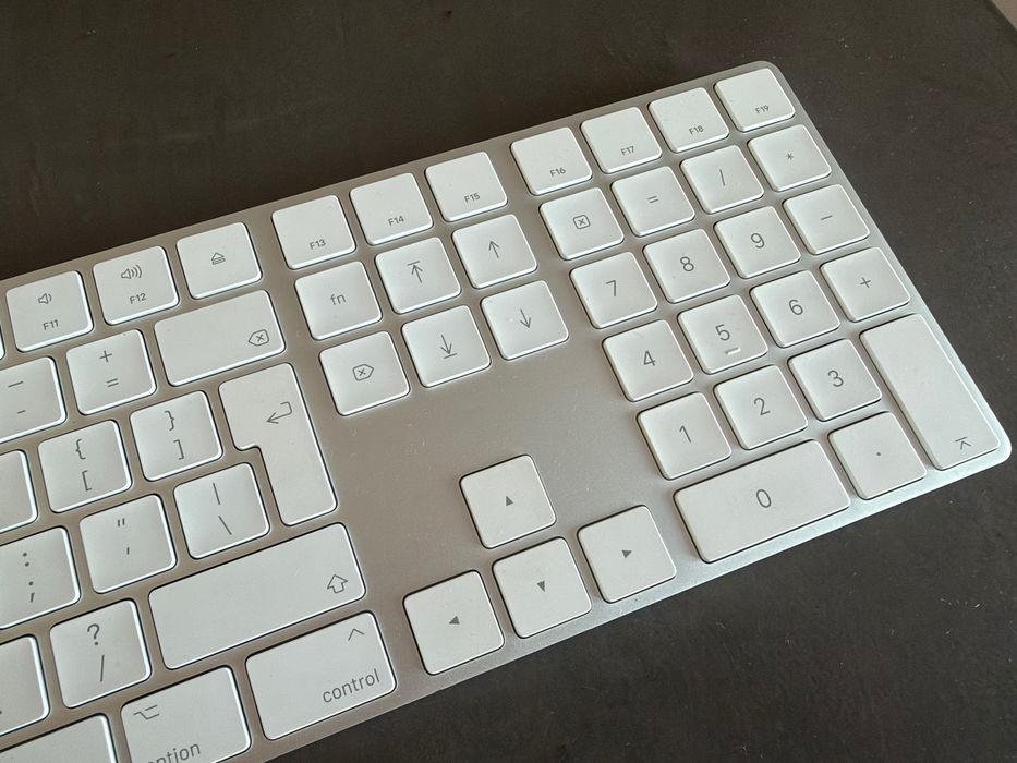 Apple Magic Keyboard A1843 — Excelente Estado