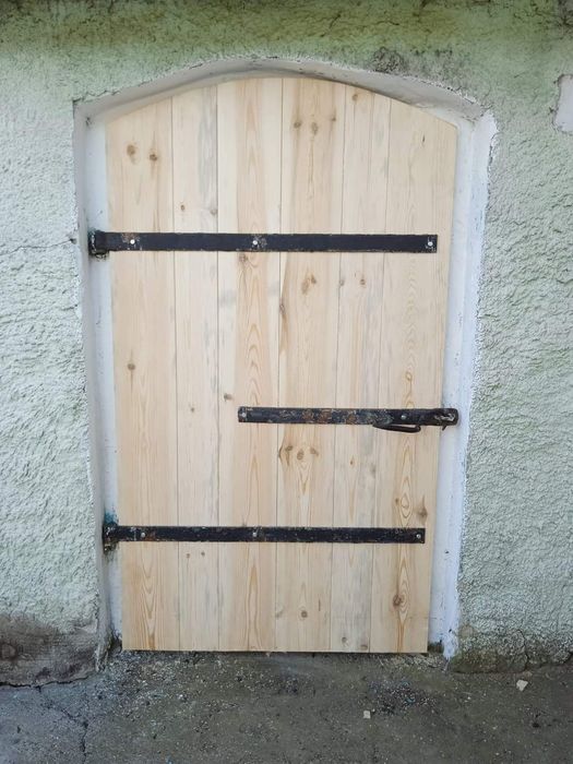 Двері в (льох, гараж, хлів)