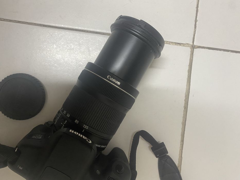 Maquina Canon 750D + 18-135mm Objectiva