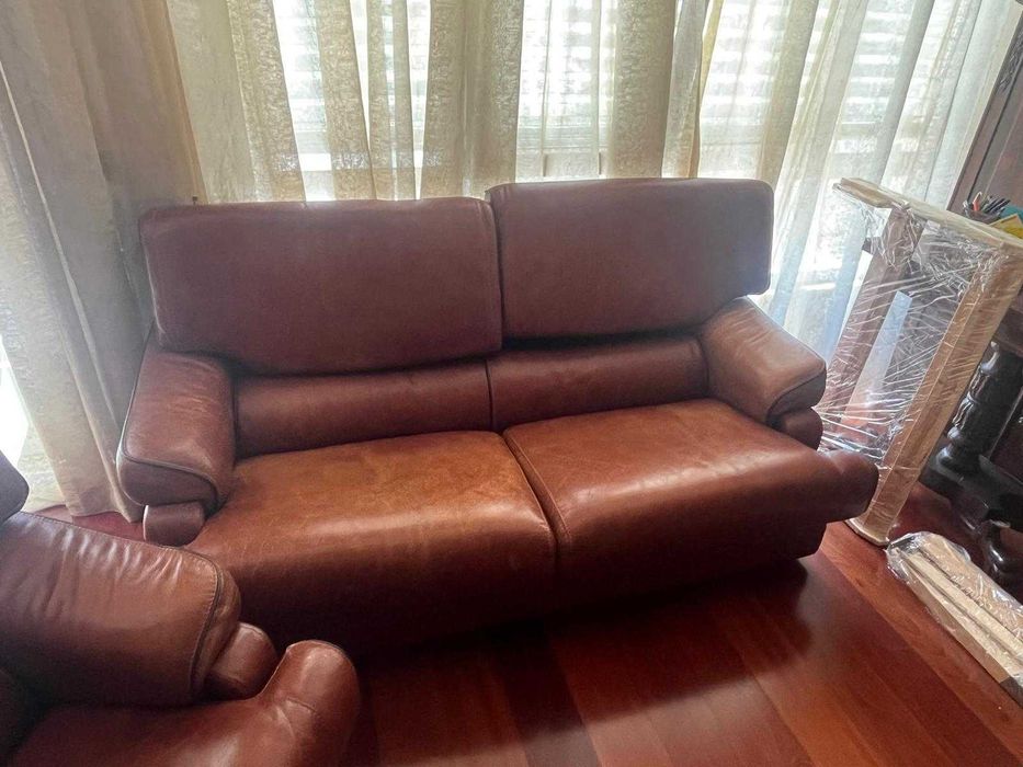 conjunto de sofás em pele genuina