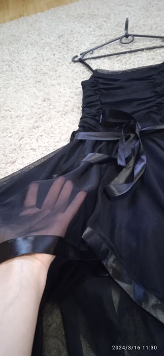 Вечірні сукні в ідеальному стані