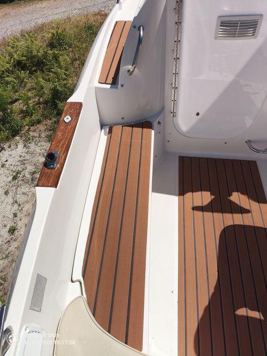 Barco cabinado Quiksilver motor Mercury injeção c/ novo c/ atrelado