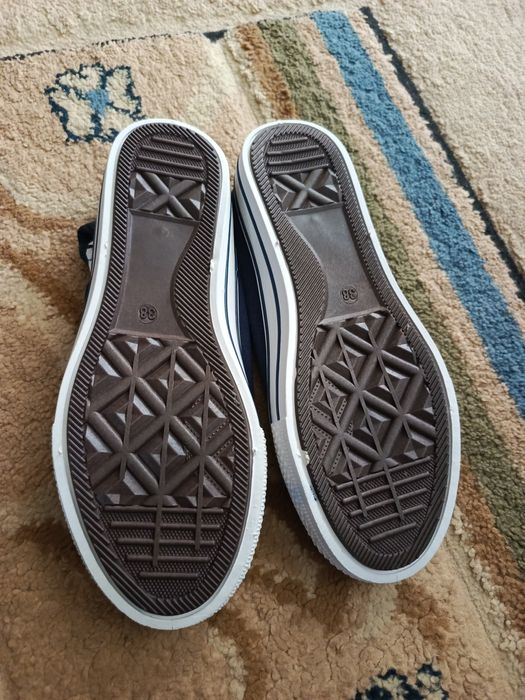 Nowe trampki 38 granat zamek