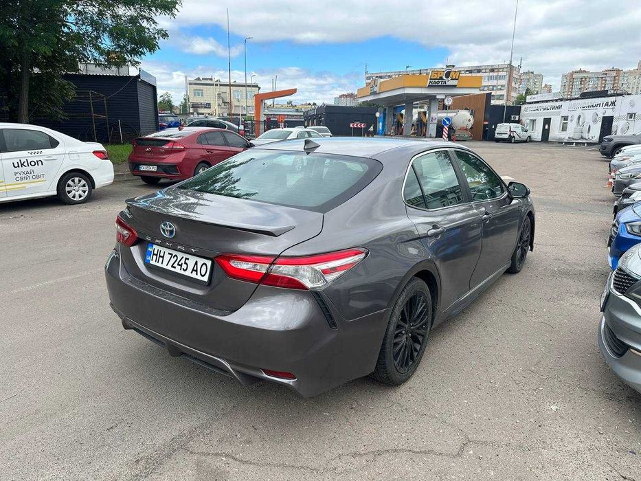 Оренда авто Camry 70 гібридна