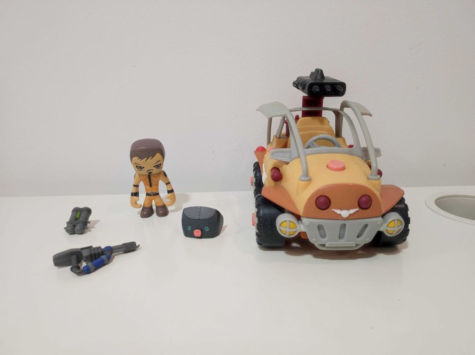 Carro com balas e boneco - Envio Grátis
