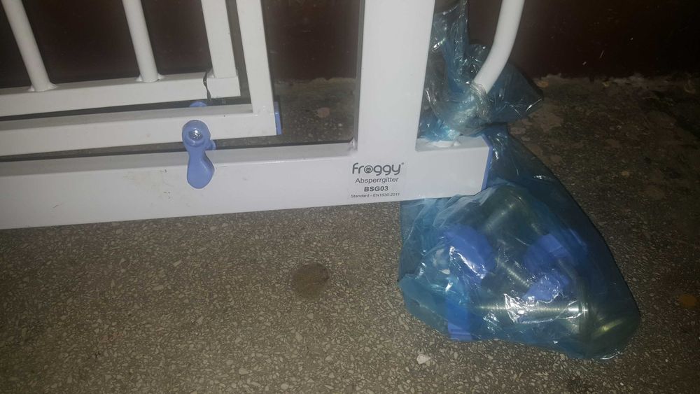 Bramka zabezpieczającą dla dziecka psa kota na ościeżnicę schody