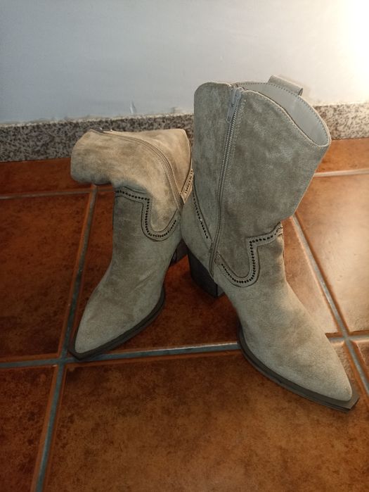 Vendo botins como novos