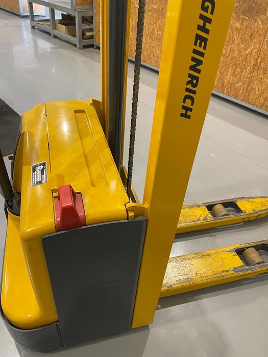 Empilhador elétrico jungheinrich