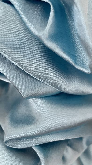 Duża pięka scrunchie błękitna nowa satynowa