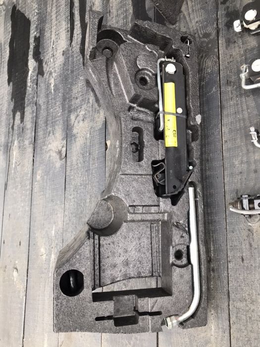 Домкрат балонний ключ Passat B6  буксировочний крюк знак Пассат Б6